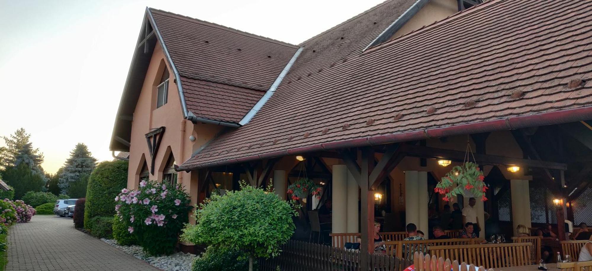 Korona Panzio Bed & Breakfast Balatonberény Exterior photo