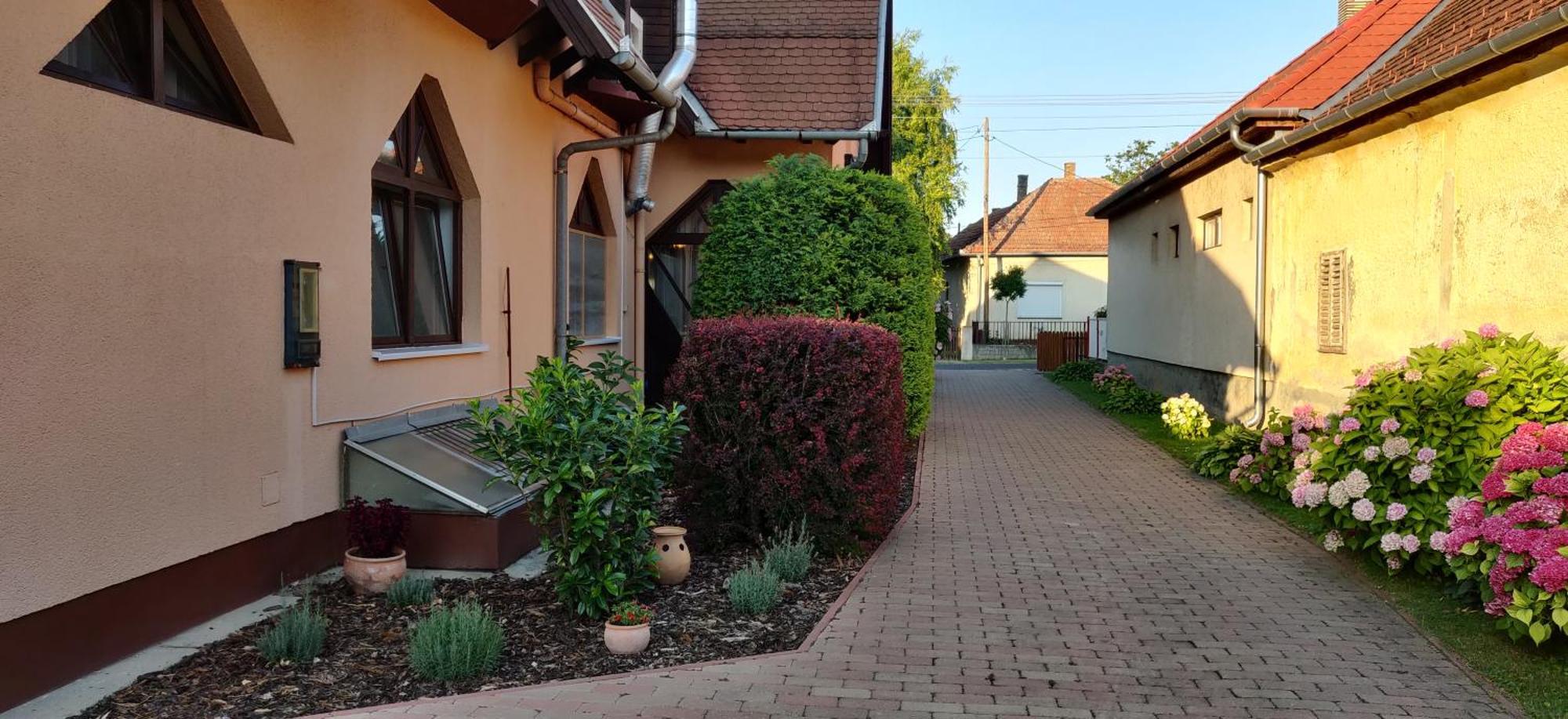 Korona Panzio Bed & Breakfast Balatonberény Exterior photo